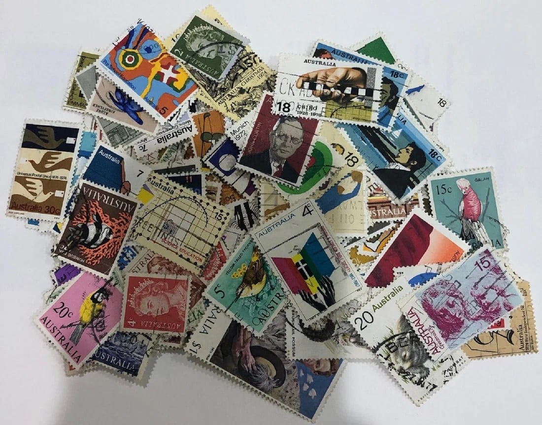 AUSTRALIA 1966 -1976 STARTER LOT OF USED STAMPS EX HINGE ALBUM (100+ STAMPS): Australia 1966 -1976 Starter lot of used stamps ex hinge album (100+ stamps)