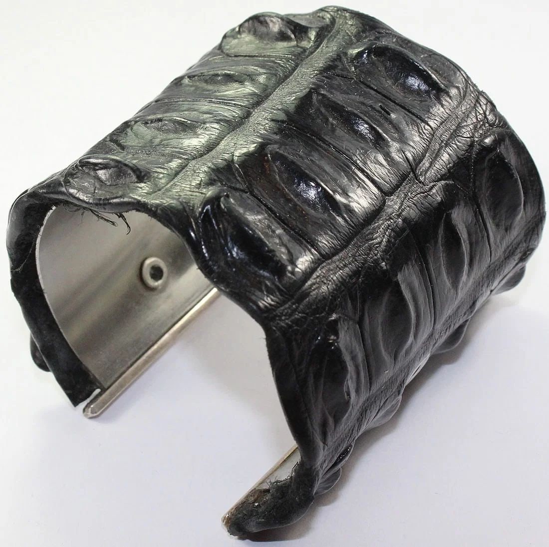 VINTAGE CROCODILE SKIN AND STERLING (925) SILVER CUFF: Vintage Crocodile Skin and Sterling (925) Silver Cuff
