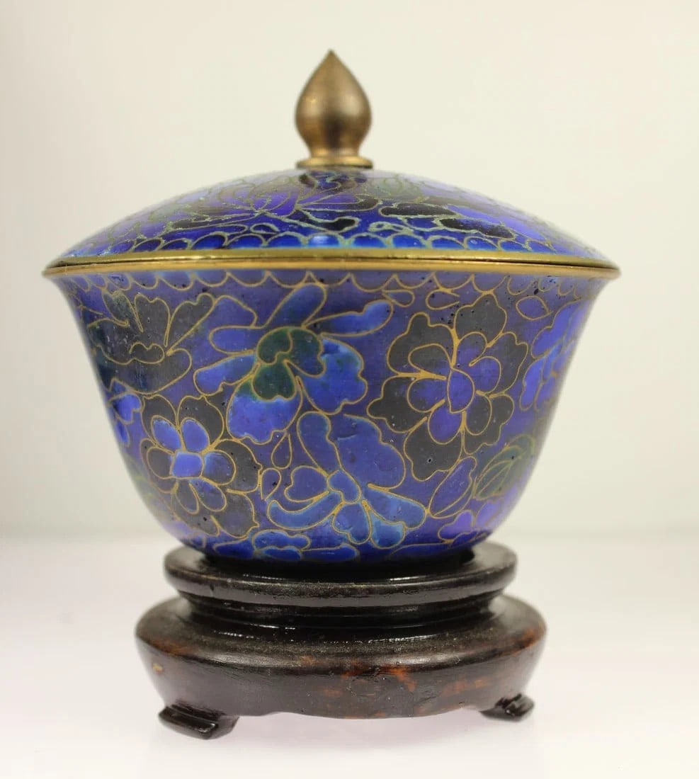 CHINESE CLOISONNE CONTAINER WITH LID ON WOODEN STAND (1 of 3)