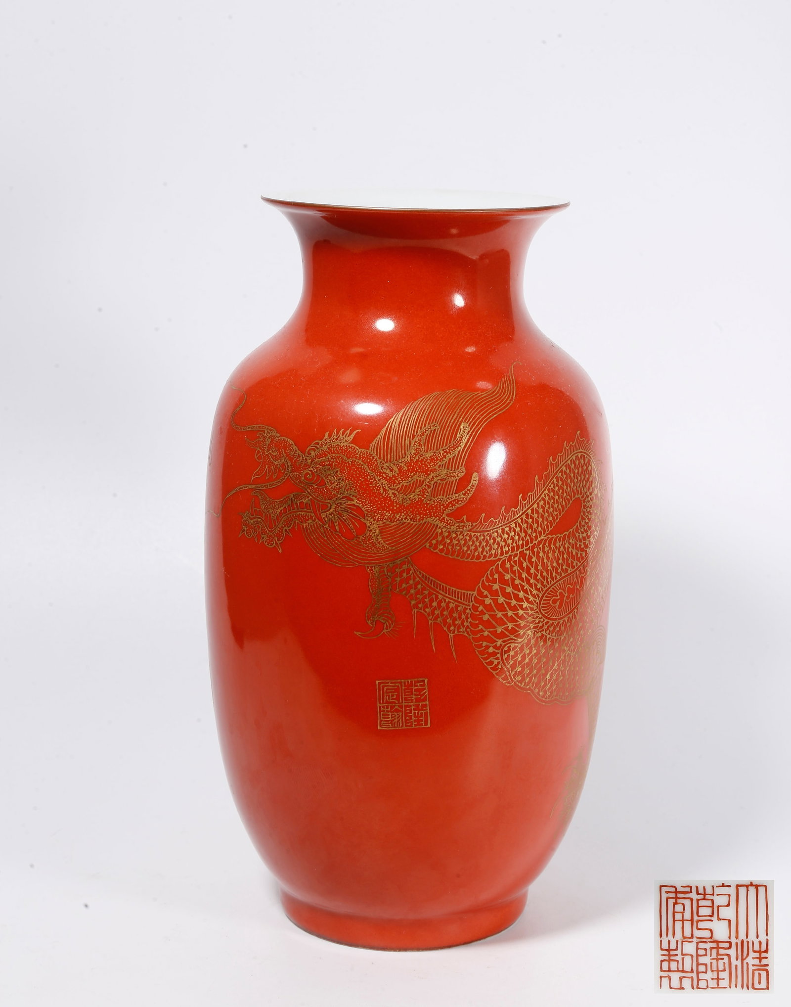 A CORAL RED GROUND GILDED DRAGON PATTERN LANTERN VASE (1 of 10)