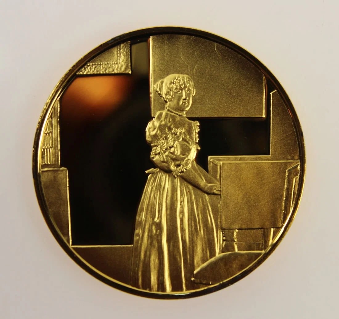 VERMEER 'STAANDE KLAVECCIMBELSPEELSTER' MEDALLION IN GILT STERLING (925) SILVER, NEAR FDC: Vermeer 'Staande klaveccimbelspeelster' Medallion in Gilt Sterling (925) Silver, near FDC