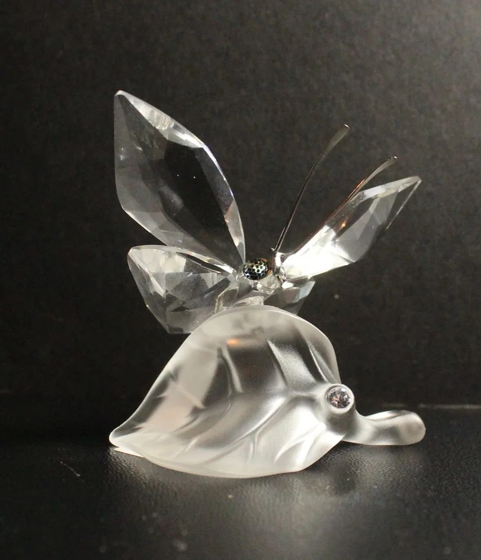 SWAROVSKI SILVER CRYSTAL BUTTERFLY ON FROSTED LEAF FIGURINE (1 of 3)