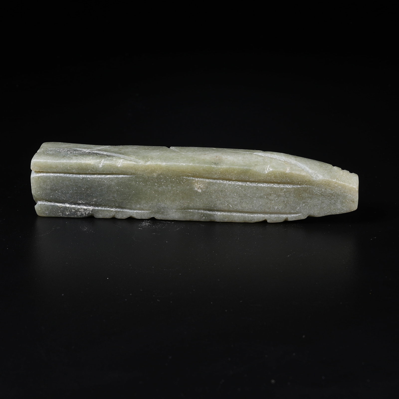 A ANCIENT JADE HANDHELD BURIAL OBJECT - 8