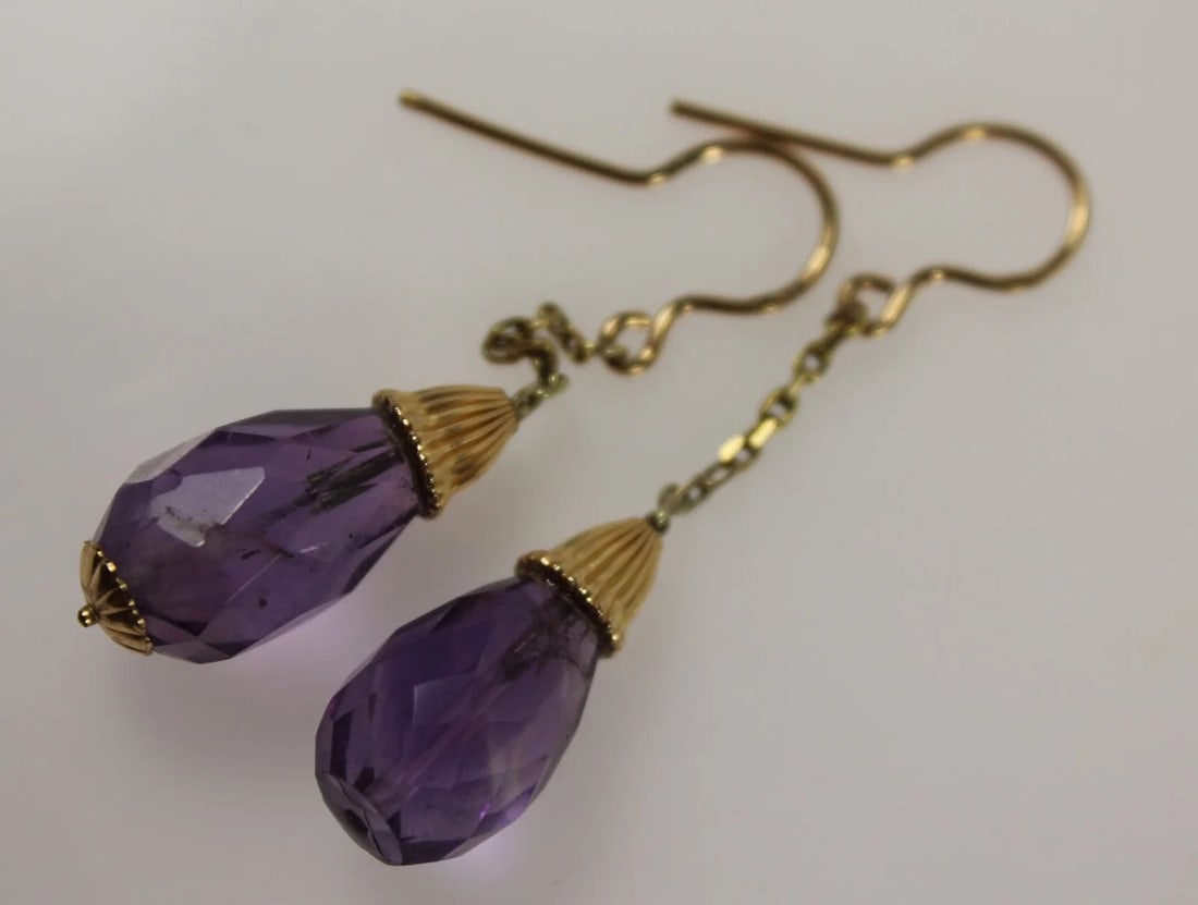 AMETHYST DROP EARRINGS IN 9CT YELLOW GOLD (PAIR): Amethyst Drop Earrings in 9ct Yellow Gold (Pair)