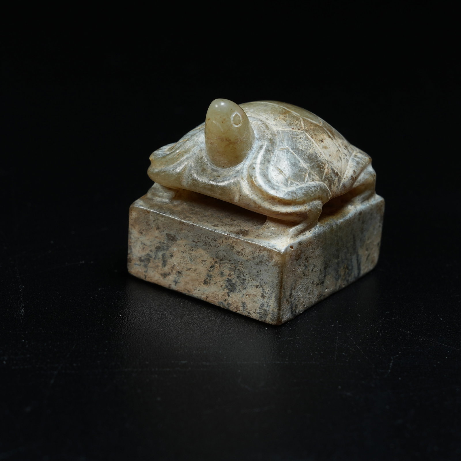 A ANCIENT JADE SEAL WITH TURTLE KNOB (1 of 6)