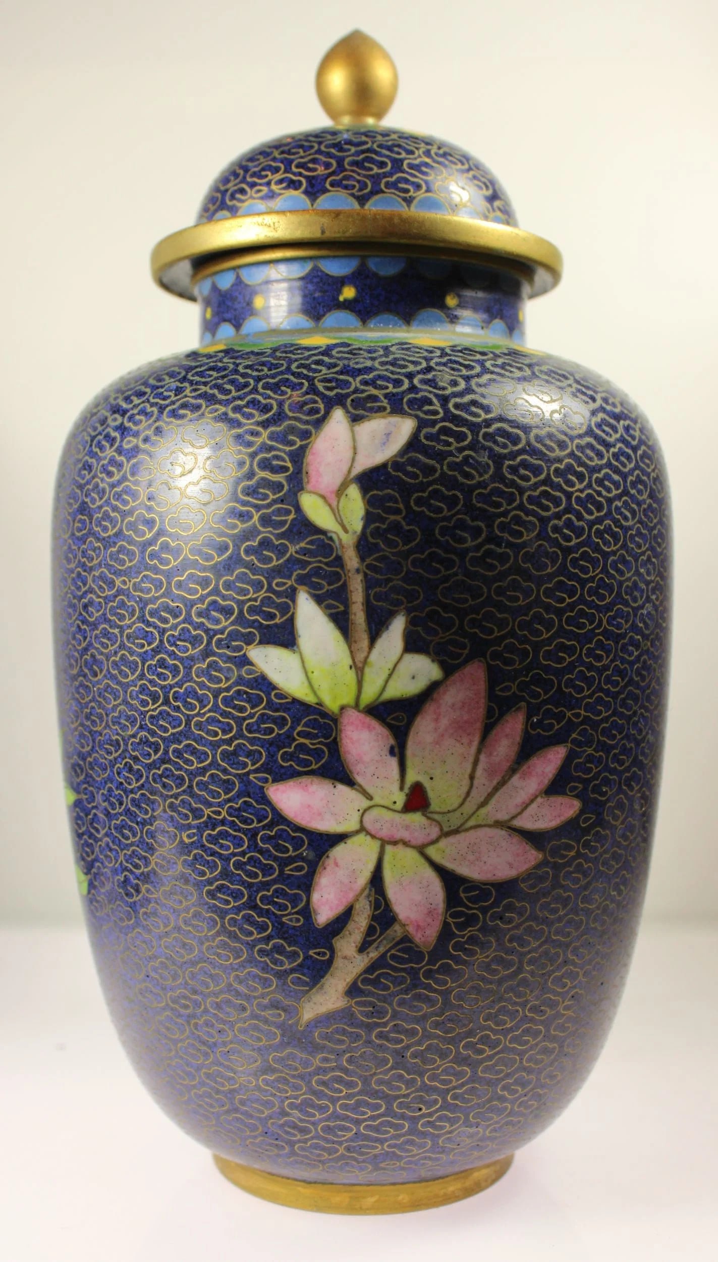 CHINESE CLOISONNE CANISTER WITH LID: Chinese Cloisonne Canister with Lid