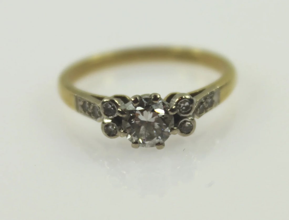 DIAMOND RING IN 18CT YELLOW GOLD: Diamond Ring in 18ct Yellow Gold