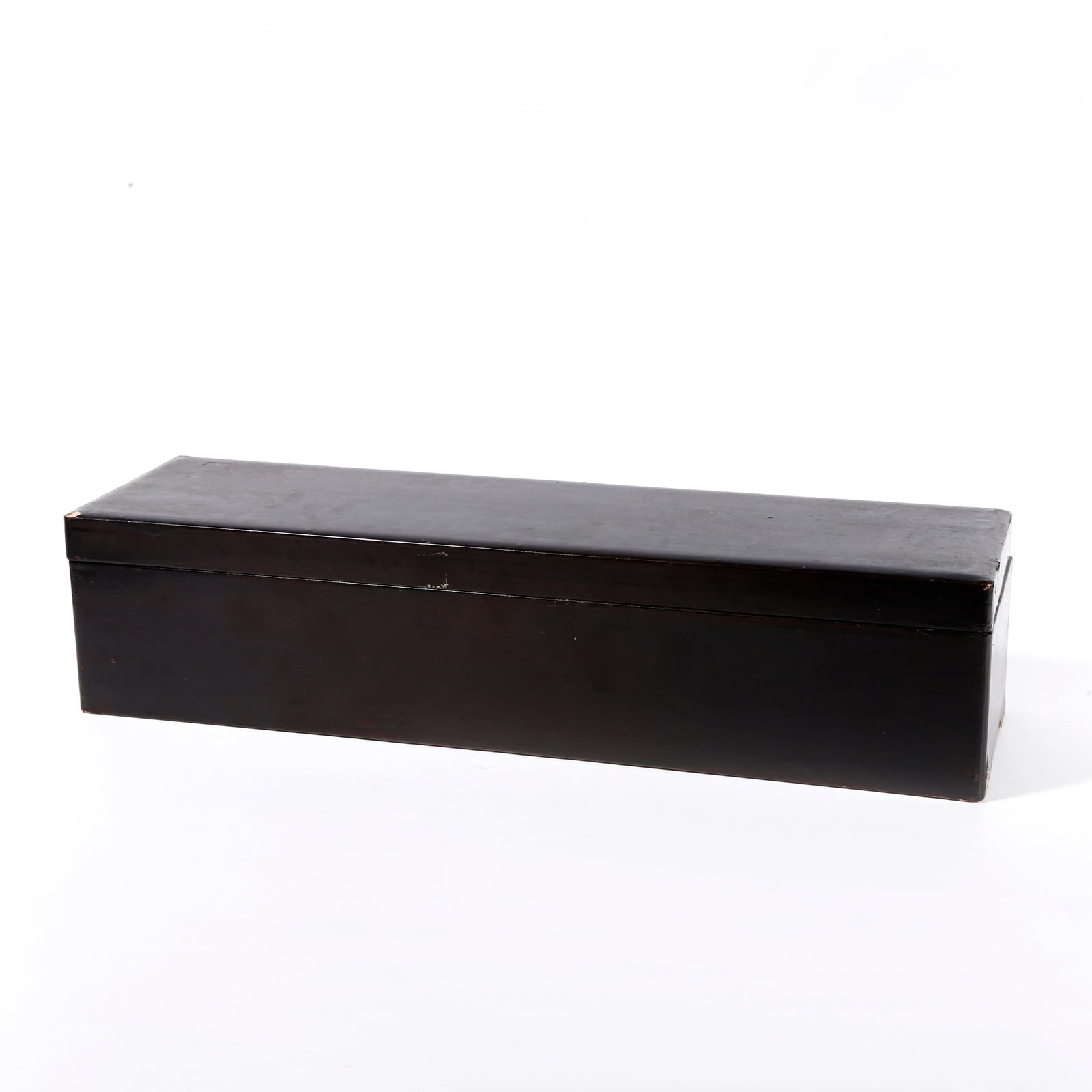 A LACQUERED COVERED BOX (1 of 9)