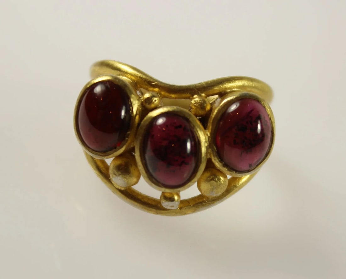 GILT STERLING (925) SILVER RING WITH THREE GARNET CABOCHON ADORNMENTS (1 of 2)
