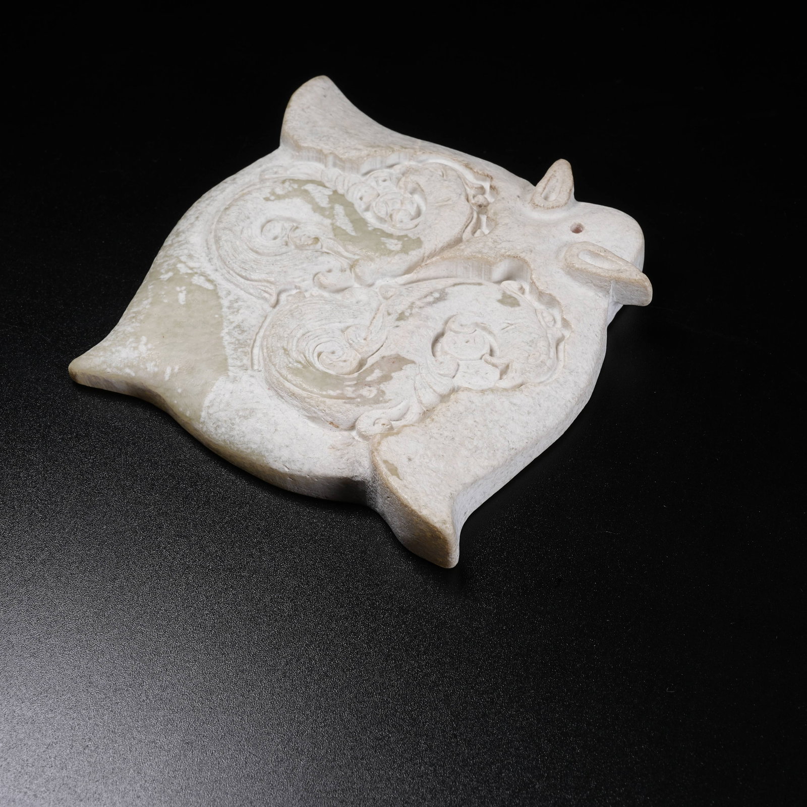 A ARCHAIC JADE PHOENIX PATTERN PENDANT - 8