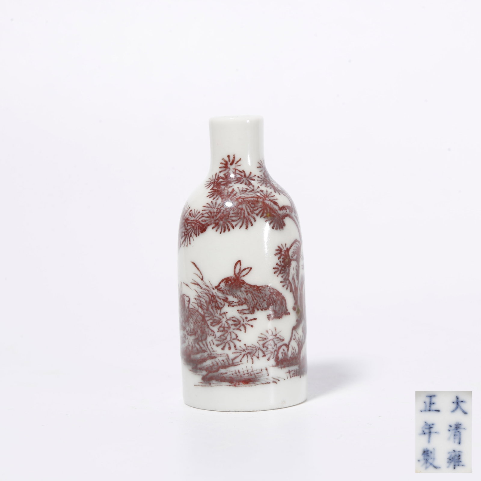 A UNDERGLAZE RED SNUFF BOTTLE WITH RABBIT PATTERNS (1 of 8)