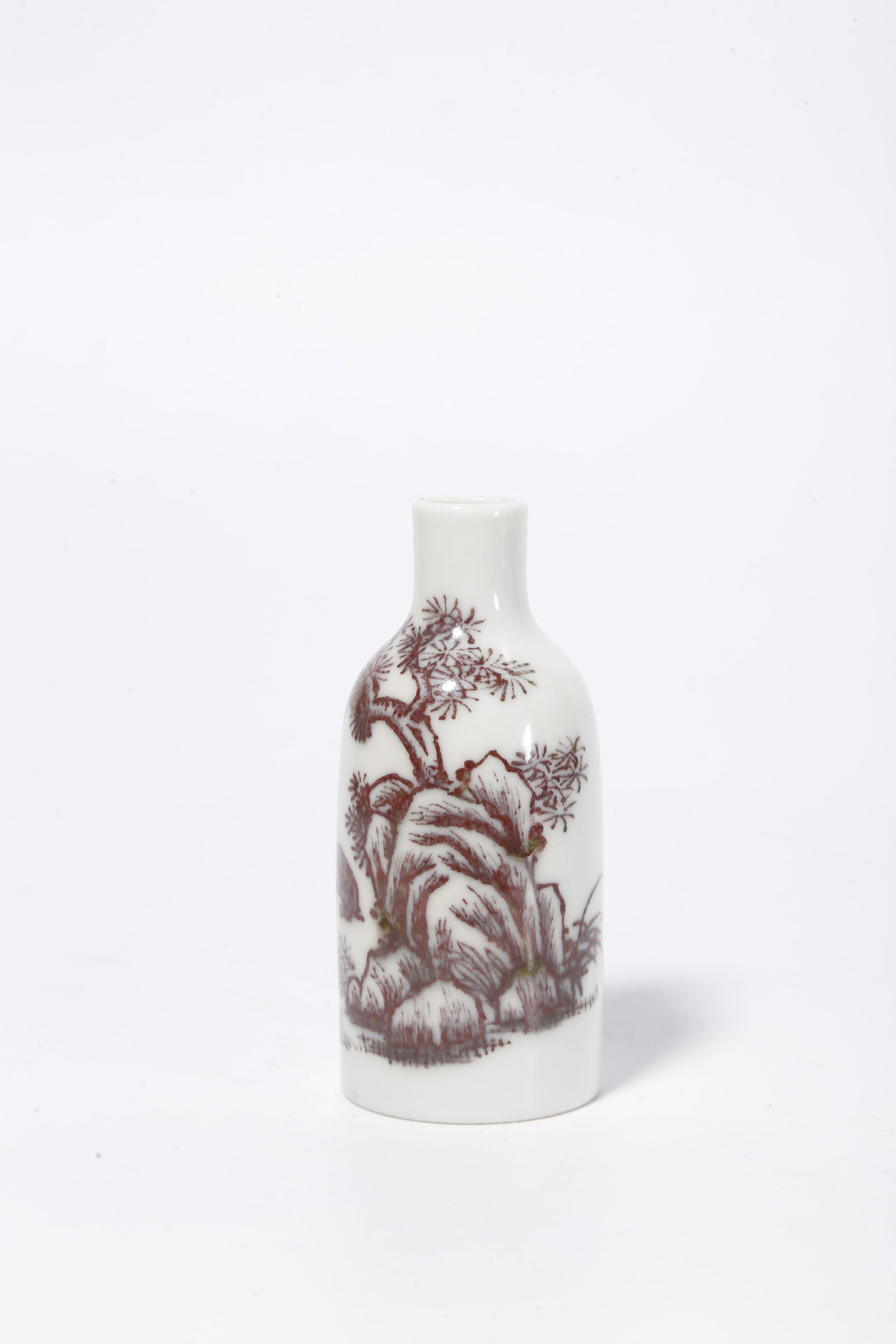 A UNDERGLAZE RED SNUFF BOTTLE WITH RABBIT PATTERNS - 2
