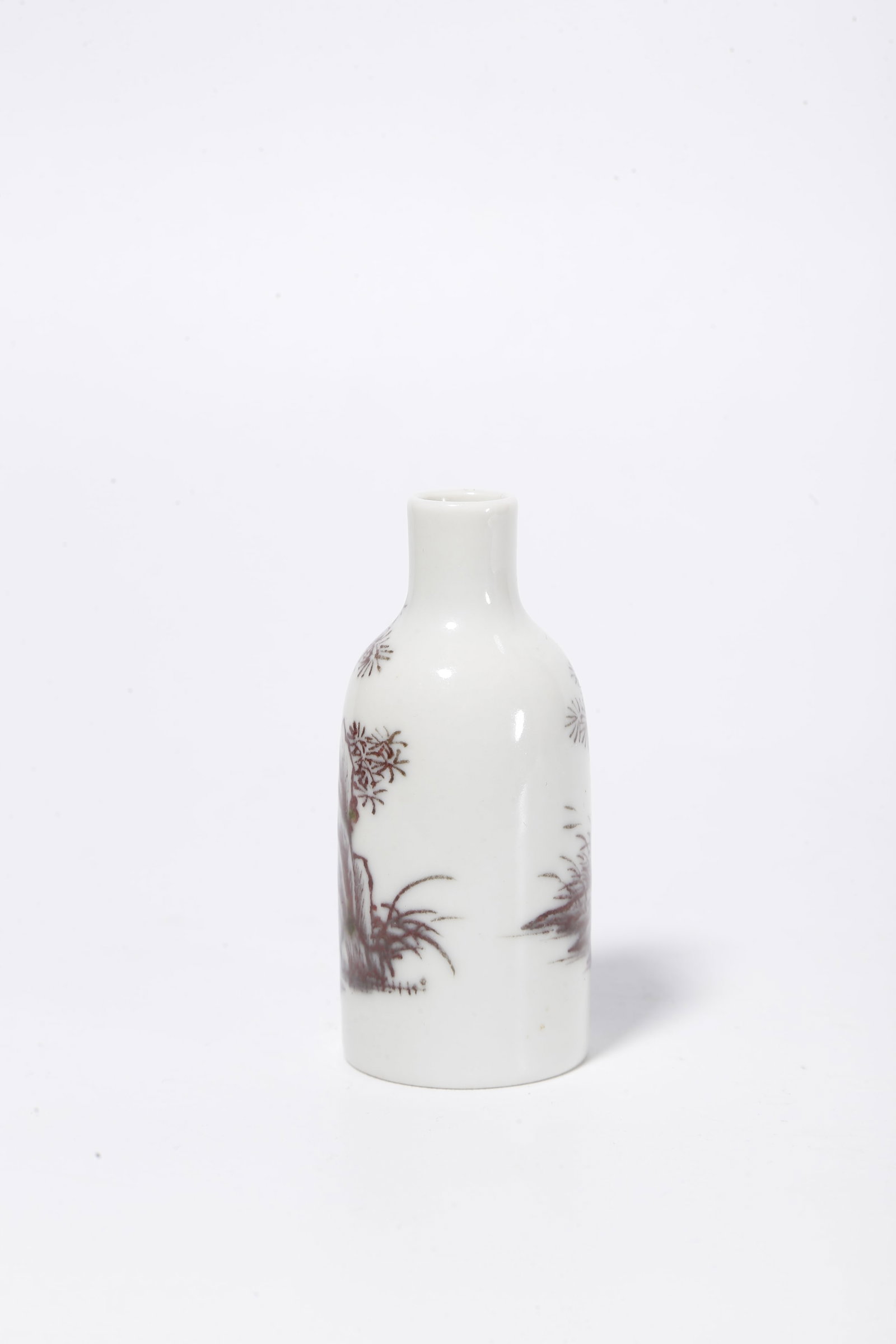 A UNDERGLAZE RED SNUFF BOTTLE WITH RABBIT PATTERNS - 3