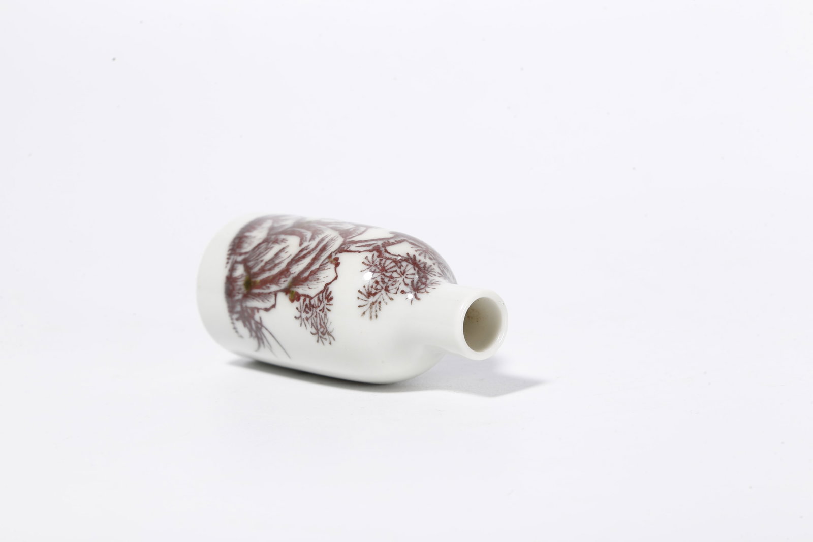 A UNDERGLAZE RED SNUFF BOTTLE WITH RABBIT PATTERNS - 7