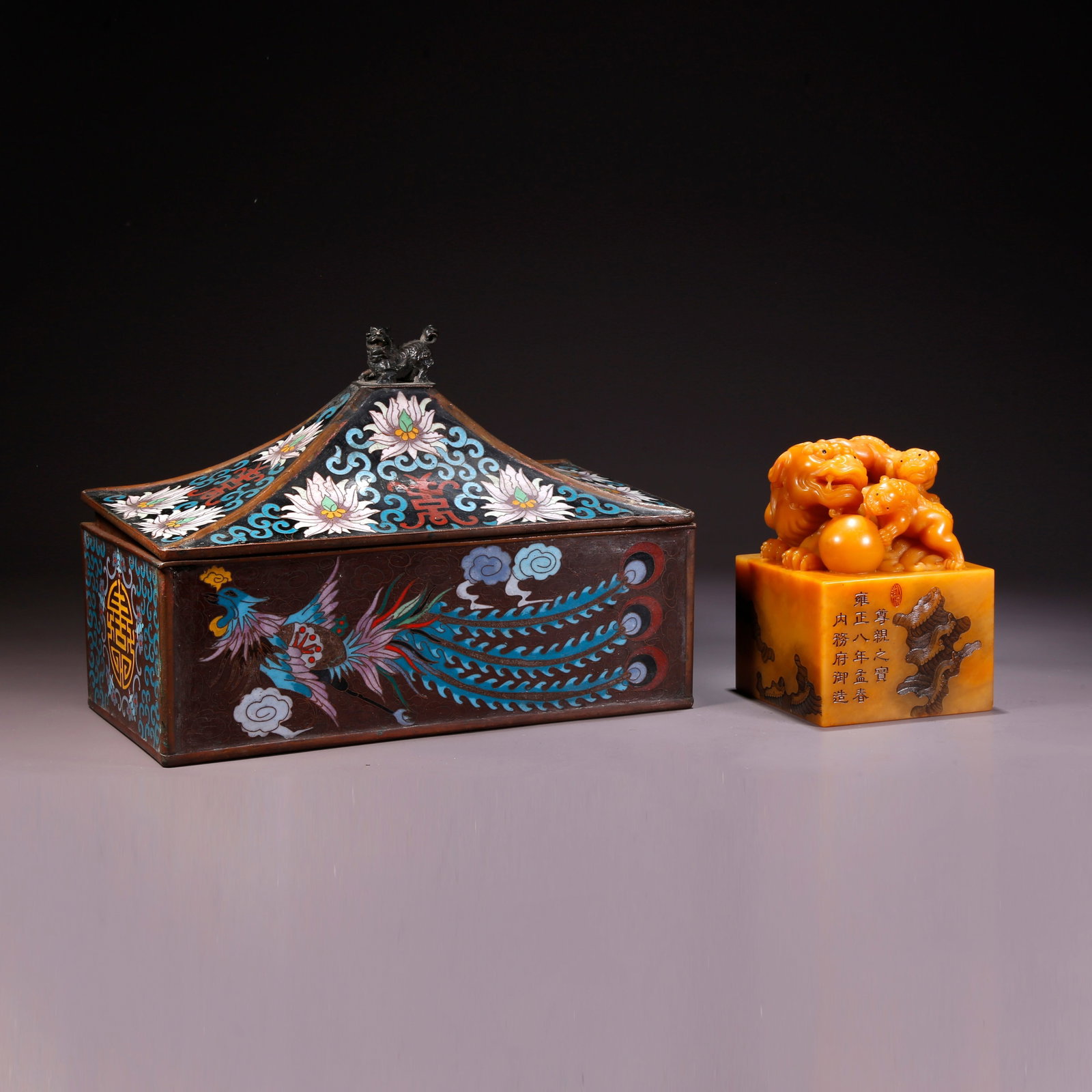 A SHOUSHAN TIANHUANG STONE LION ROLLING BALL-HEAD SEAL (1 of 10)
