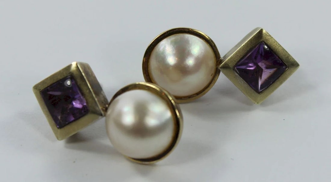 AMETHYST & PEARL EARRINGS IN 9CT GOLD (PAIR): Amethyst & Pearl Earrings in 9ct Gold (Pair)