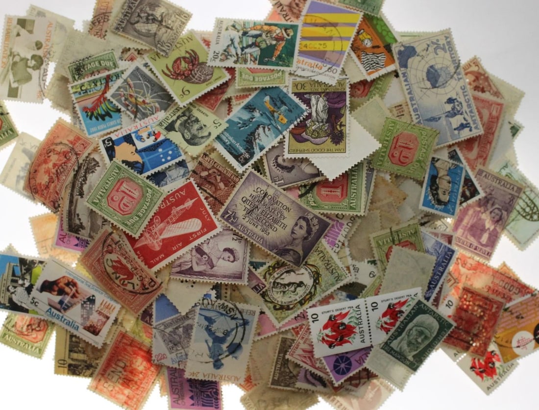 AUSTRALIA BULK LOT OF PRE DEC AND DECIMAL STAMPS (OVER 300 STAMPS) (1 of 1)
