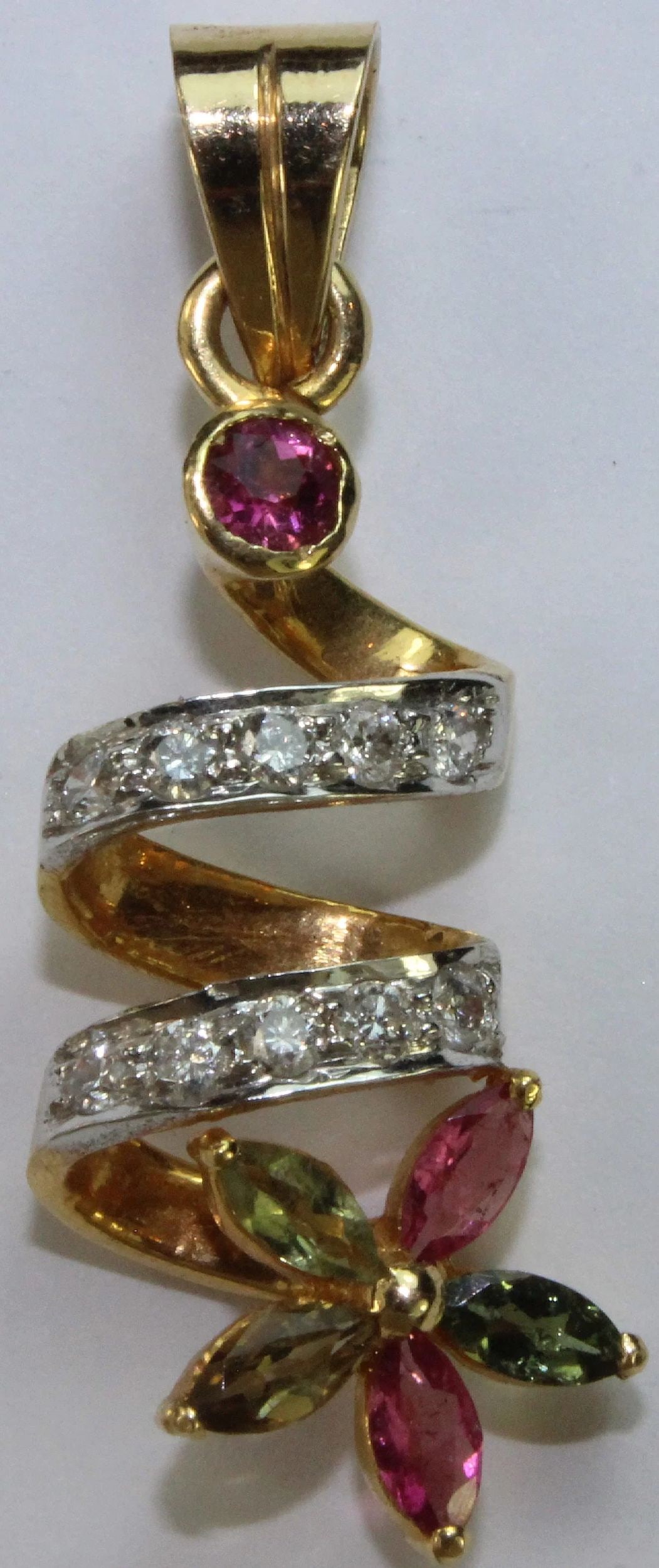 GOLD PENDANT IN 18CT YELLOW GOLD WITH COLOURED SAPPHIRES AND SMALL DIAMONDS: Gold Pendant in 18ct Yellow Gold with coloured Sapphires and small Diamonds