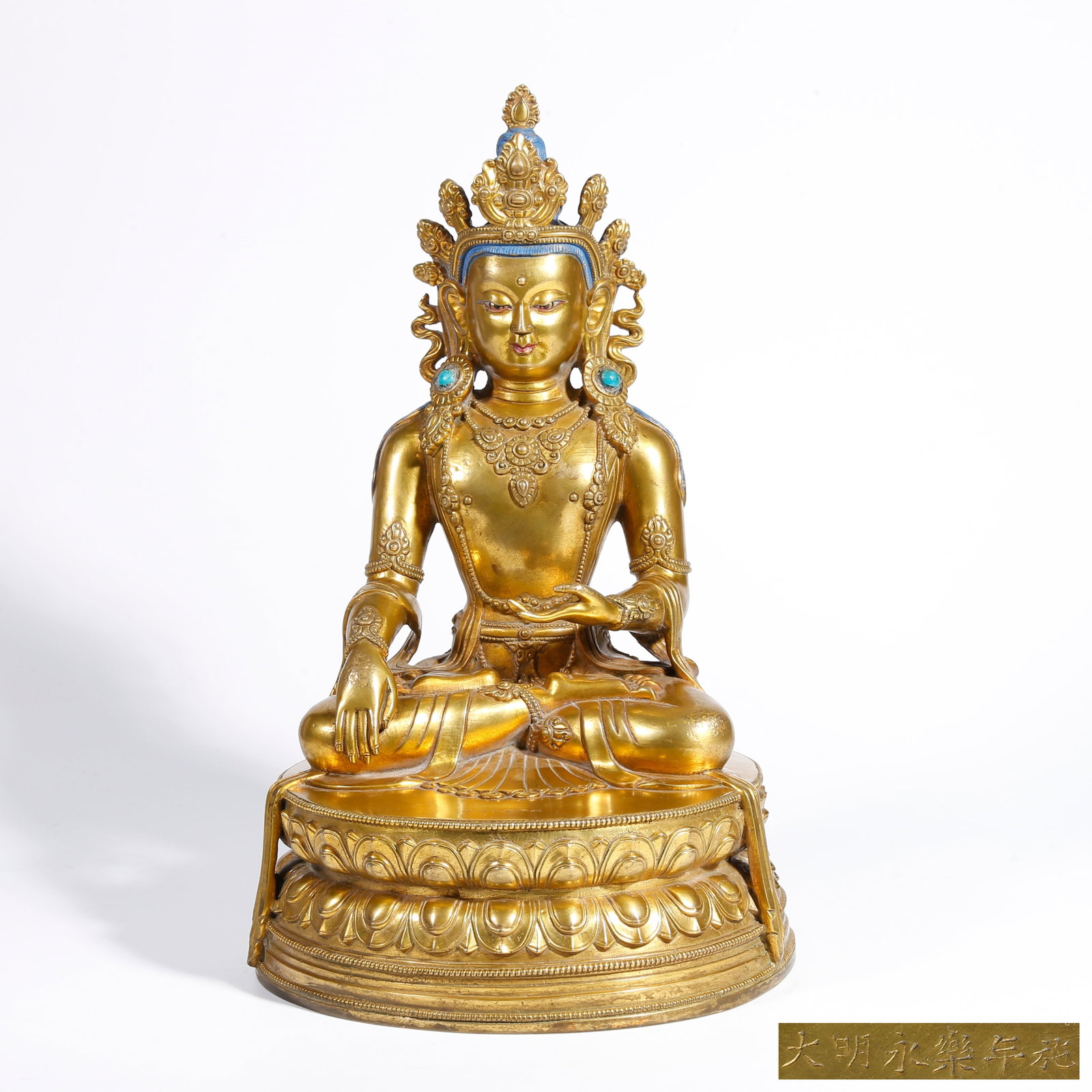 A GILT BRONZE STATUE OF SAKYAMUNI (1 of 10)