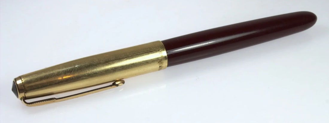 VINTAGE 'PARKER' ROLLED GOLD FOUNTAIN PEN: Vintage 'Parker' Rolled Gold Fountain Pen