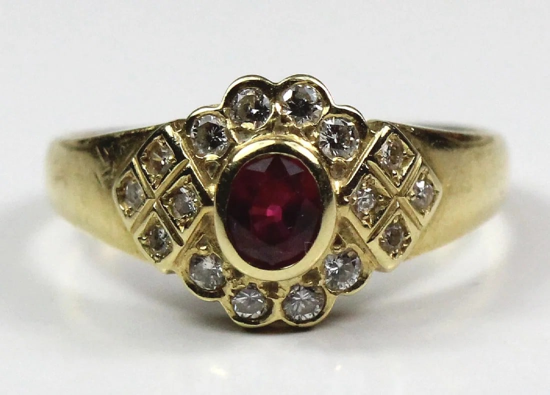NATURAL RUBY & DIAMOND RING IN 18CT YELLOW GOLD (1 of 2)