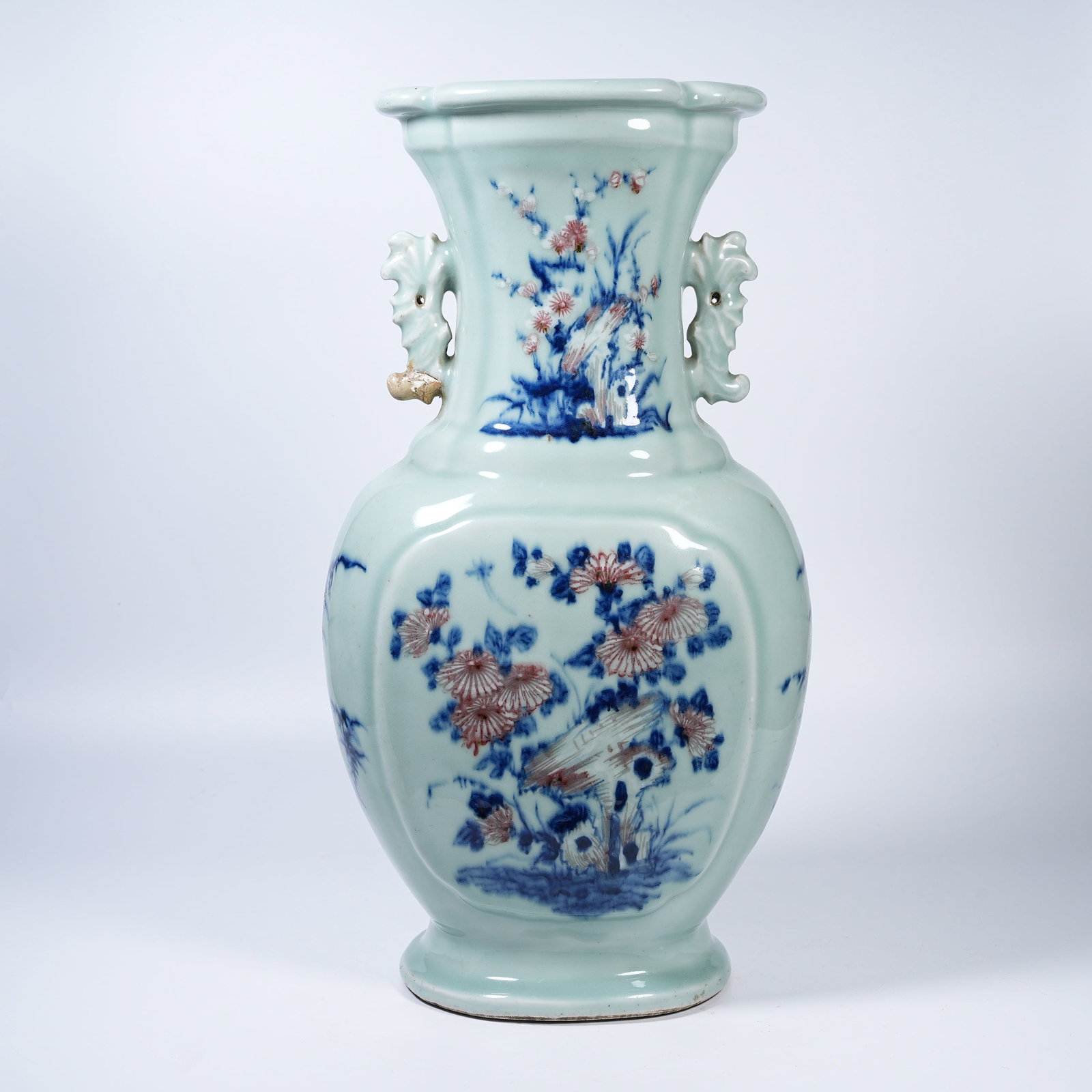 A BLUE AND WHITE UNDERGLAZE RED FLORAL RIM ZUN: Blue and White Underglaze Red Floral Rim Zun