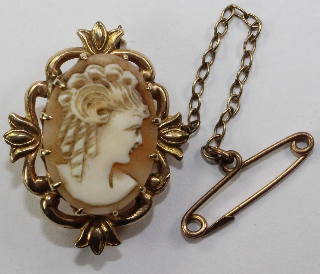 ANTIQUE SHELL CAMEO BROOCH IN 9CT GOLD SURROUND (1 of 2)