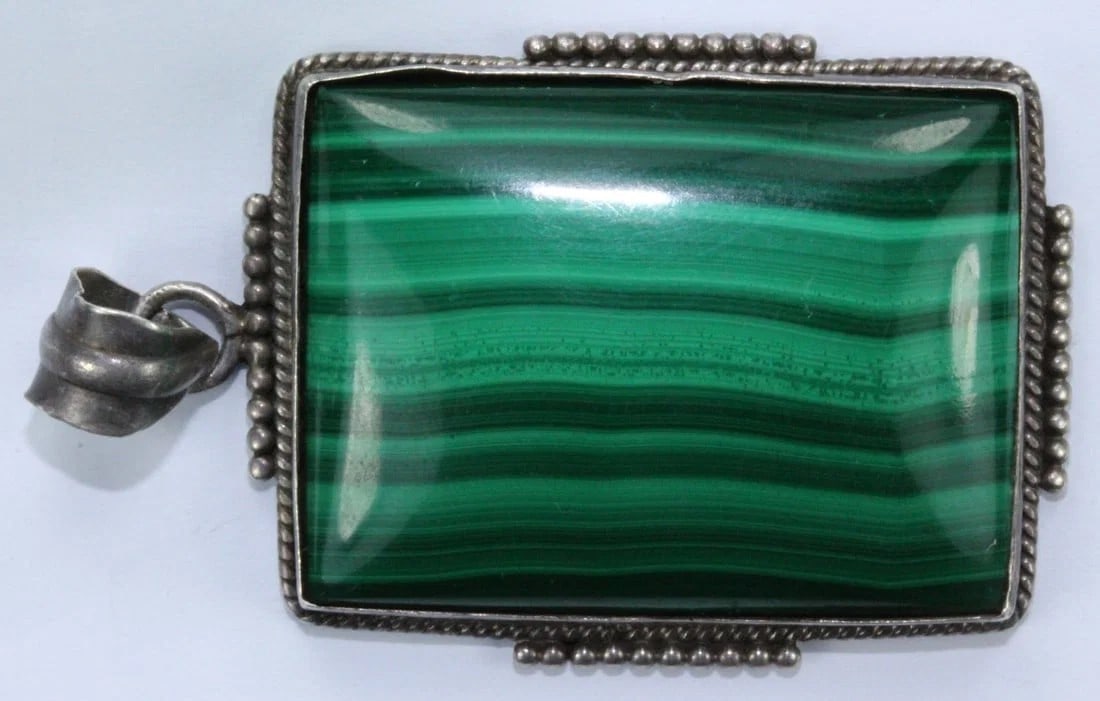 VINTAGE STERLING (925) SILVER PENDANT FEATURING SQUARE-CUT MALACHITE (1 of 3)