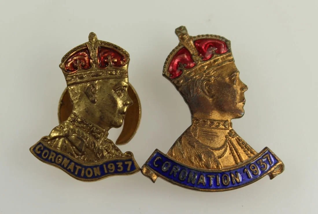 GREAT BRITAIN 1937 EDWARD VIII CORONATION ENAMELLED BADGES (2 DIFFERENT) (1 of 2)