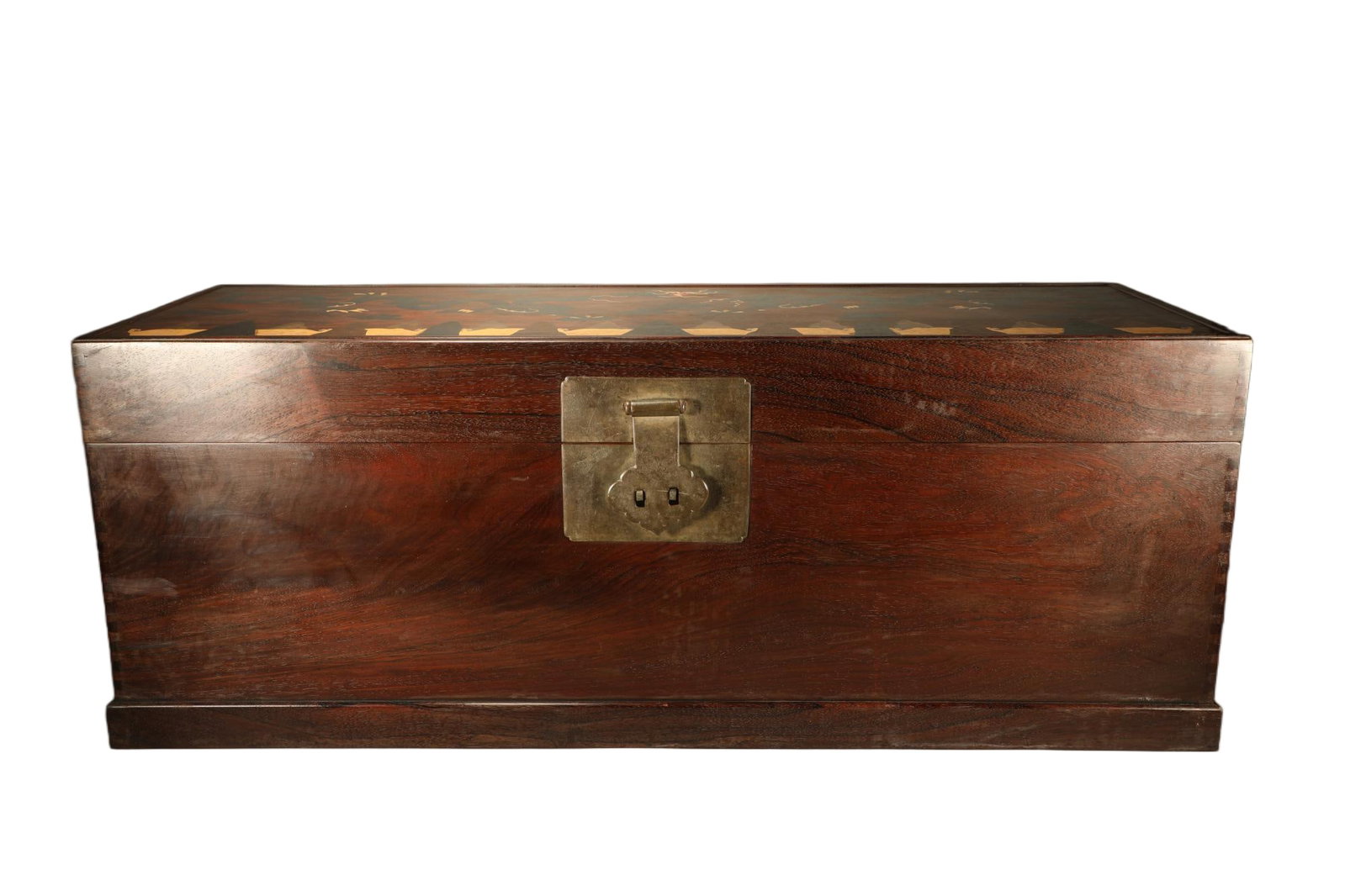 A PADAUK CHEST INLAID WITH RED SANDALWOOD DRAGON PATTERNS (1 of 6)