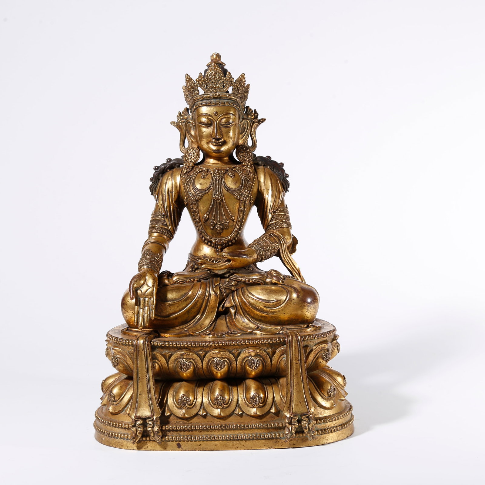 A GILT BRONZE SHAKYAMUNI STATUE (1 of 9)