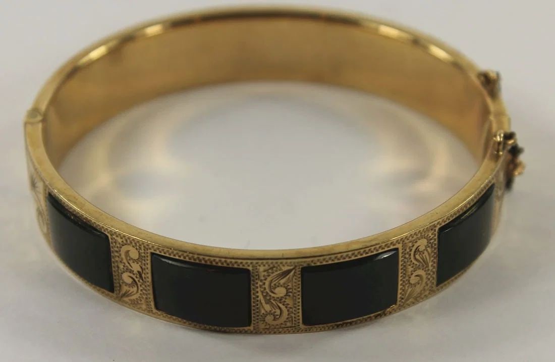VINTAGE BRACELET WITH BLACK ONYX INSERTS IN 9CT YELLOW GOLD (1 of 2)
