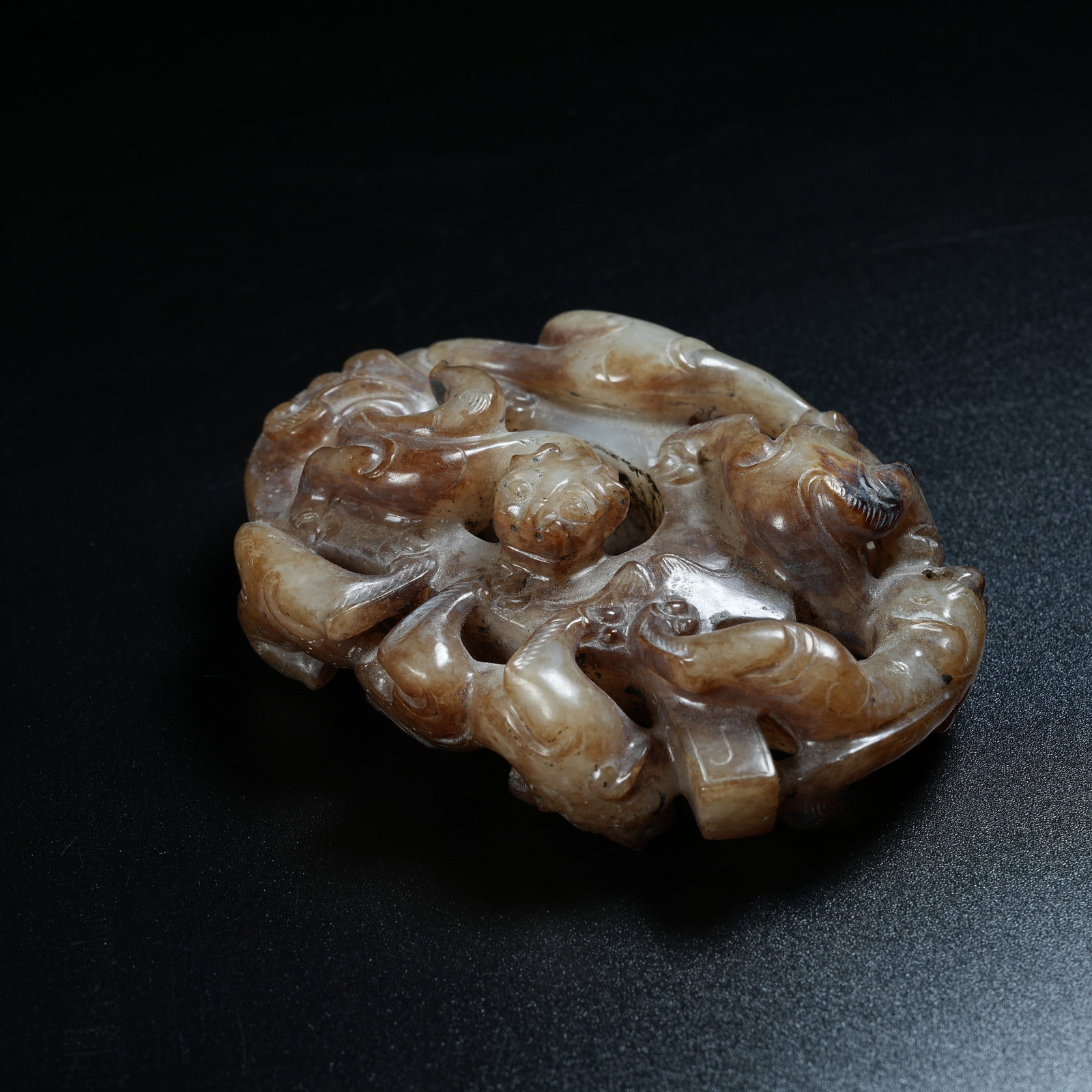 A ANCIENT JADE HEART-SHAPED PENDANT WITH CHI DRAGON PATTERNS: Ancient Jade Heart-shaped Pendant with Chi Dragon Patterns