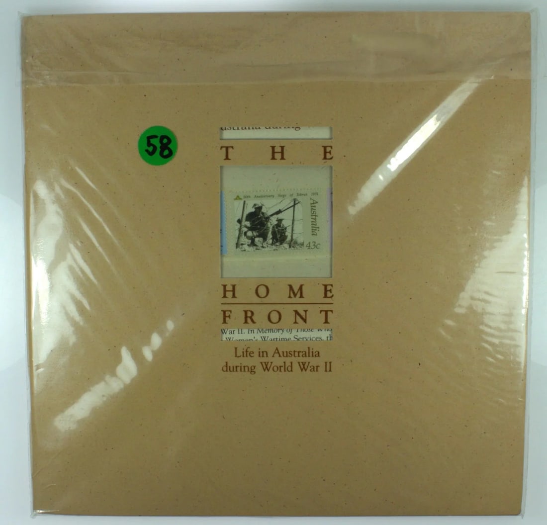 AUSTRALIA 'THE HOME FRONT - LIFE IN AUSTRALIA DURING WW11' BOOKLET WITH 3 STAMPS (1 of 1)