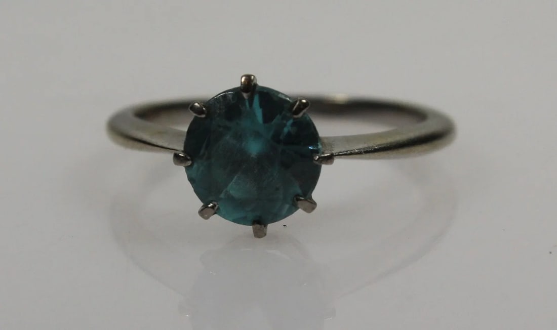 TOPAZ RING IN 18CT WHITE GOLD (1 of 3)
