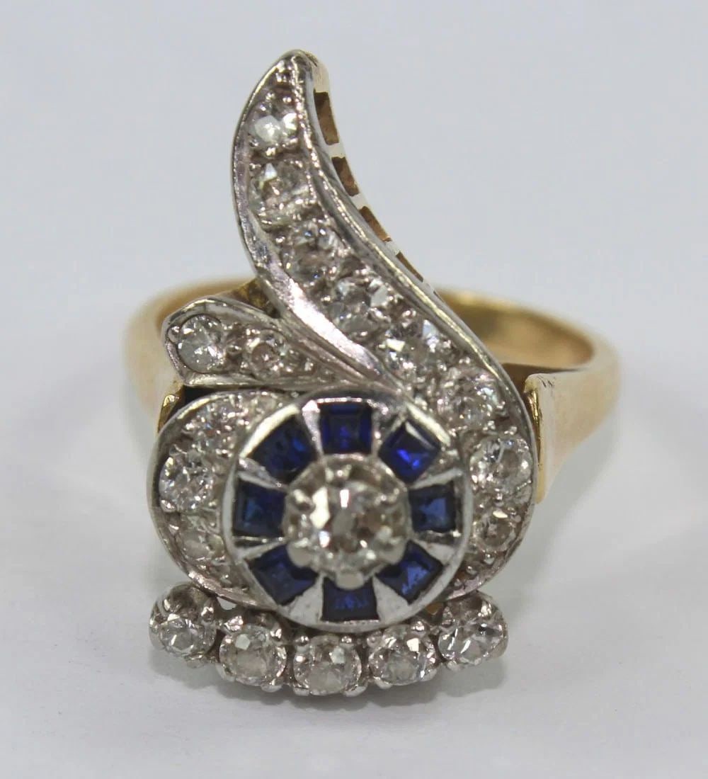 BESPOKE DIAMOND & SAPPHIRE RING IN 18CT YELLOW GOLD: Bespoke Diamond & Sapphire Ring in 18ct Yellow Gold