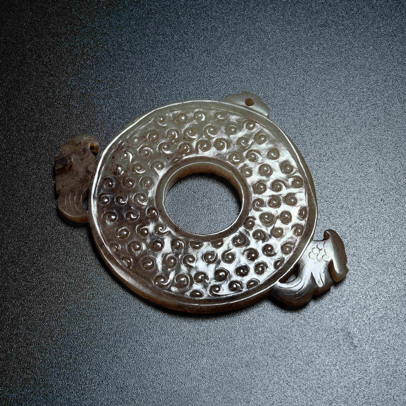 A ANCIENT JADE TOOTHED BI DISC WITH GRAIN PATTERNS: Ancient Jade Toothed Bi Disc with Grain Patterns