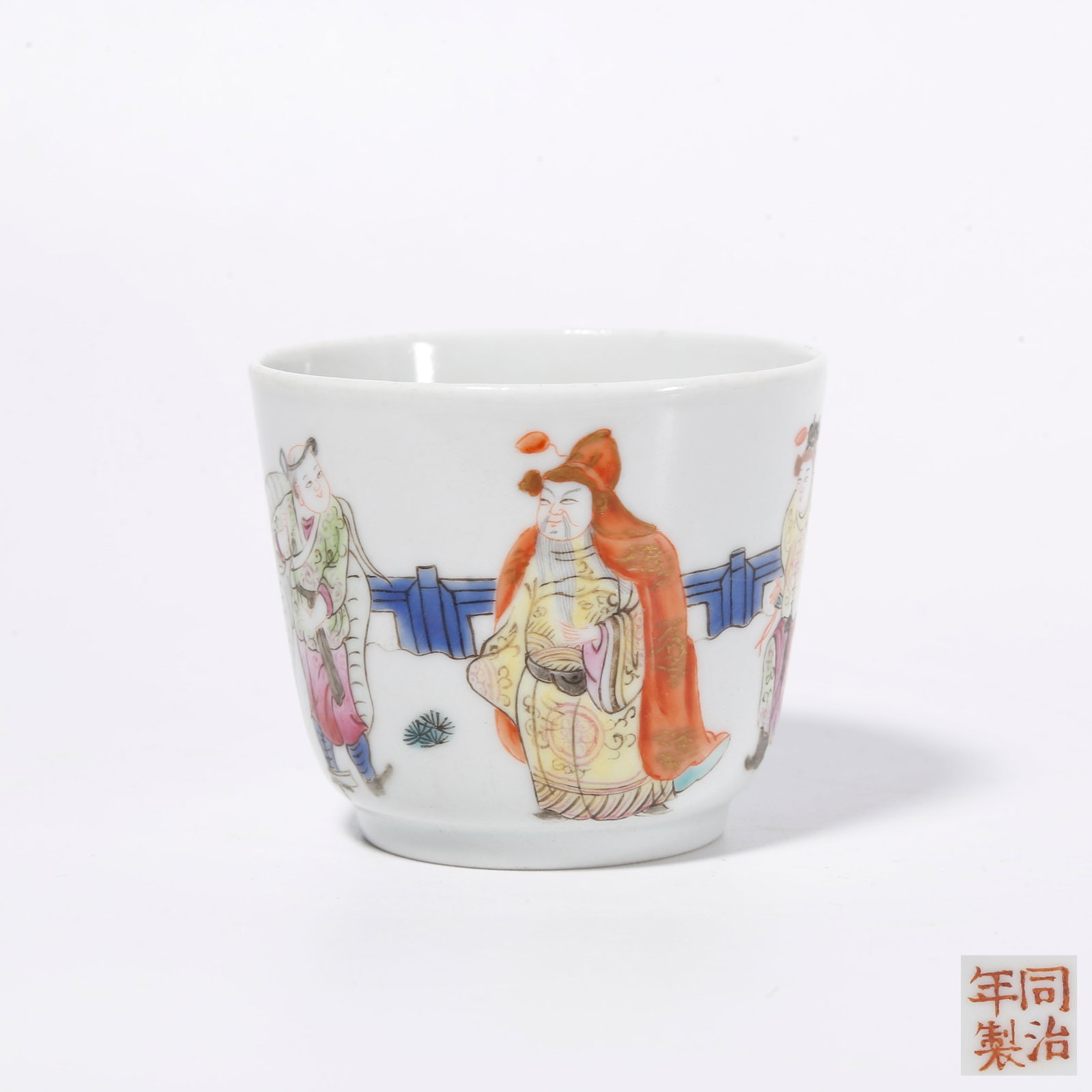 A FAMILLE ROSE CUP WITH NARRATIVE FIGURE PATTERNS: Famille Rose Cup with Narrative Figure Patterns