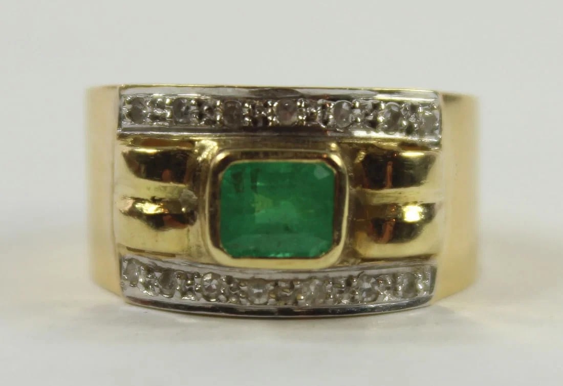 DIAMOND & EMERALD RING IN 16CT YELLOW GOLD (1 of 3)