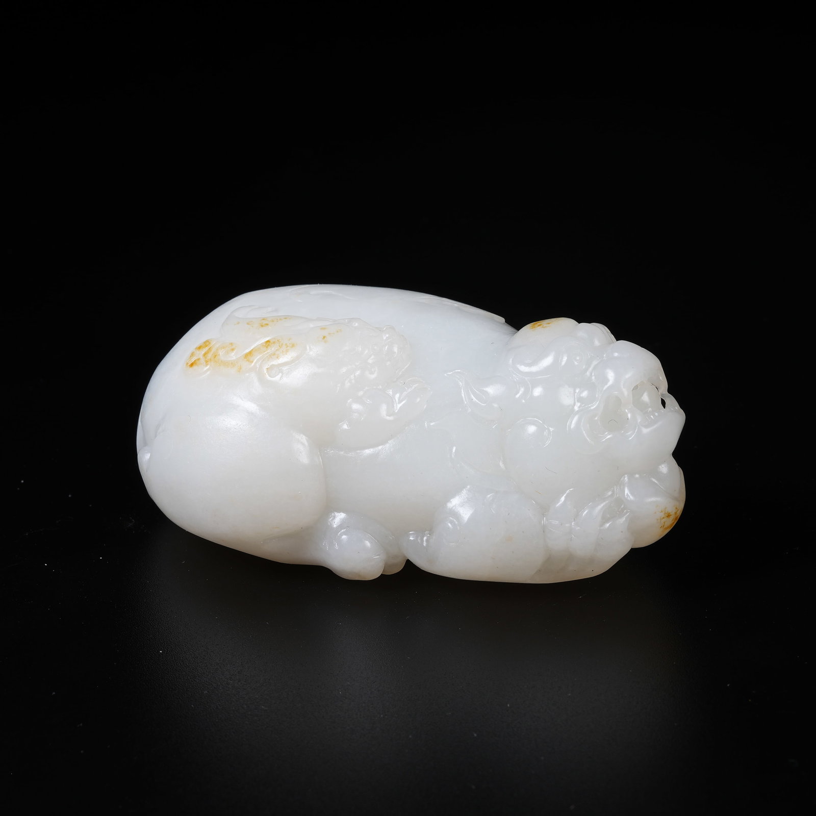 A WHITE HETIAN JADE PIXIU HANDHELD PIECE (1 of 8)