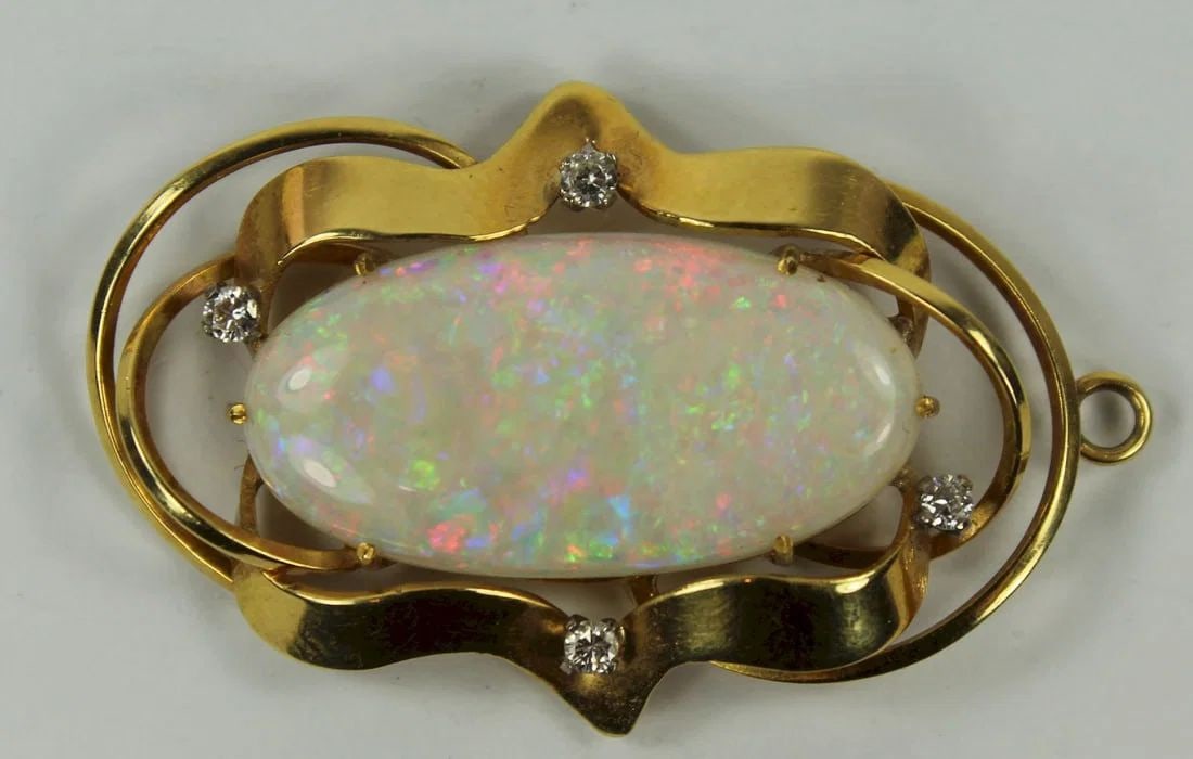STUNNING 1960'S SOLID WHITE OPAL PENDANT IN 18CT YELLOW GOLD ADORNED WITH FOUR SMALL DIAMONDS (1 of 2)