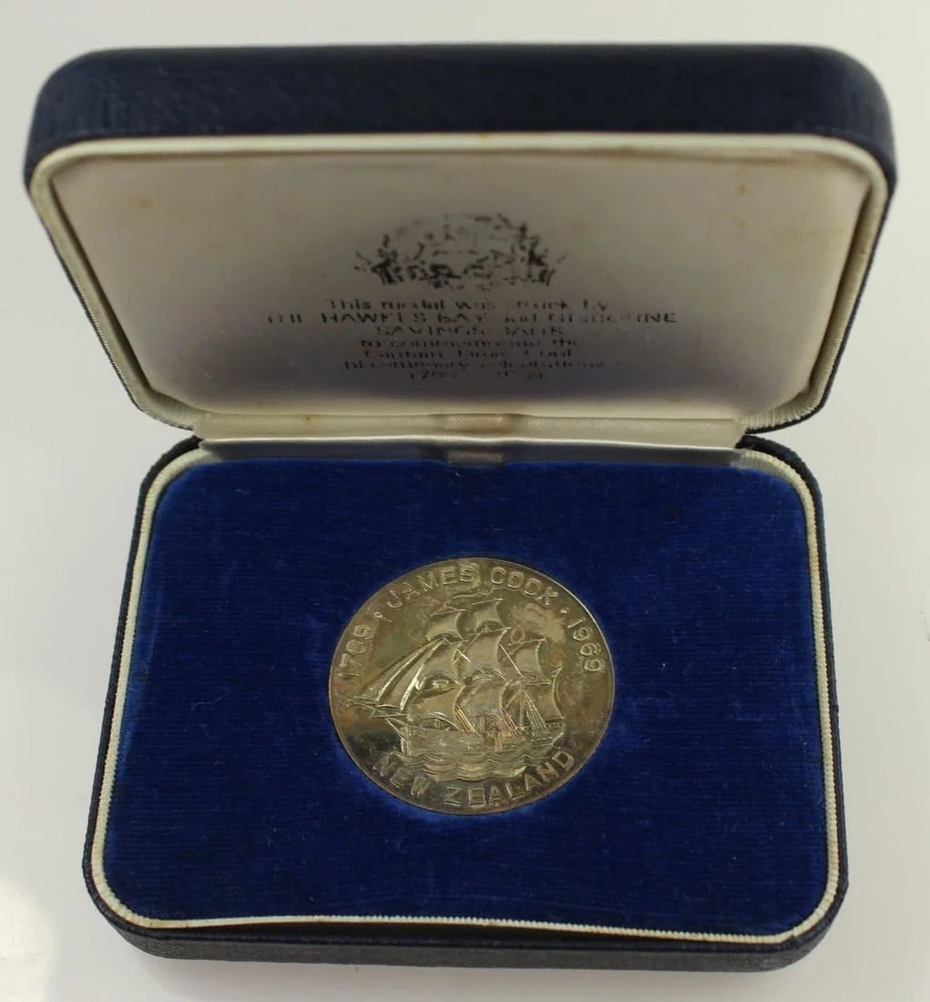 NEW ZEALAND 1969 'COOK BI-CENTENARY' MEDAL IN STERLING (25) SILVER (1 of 4)