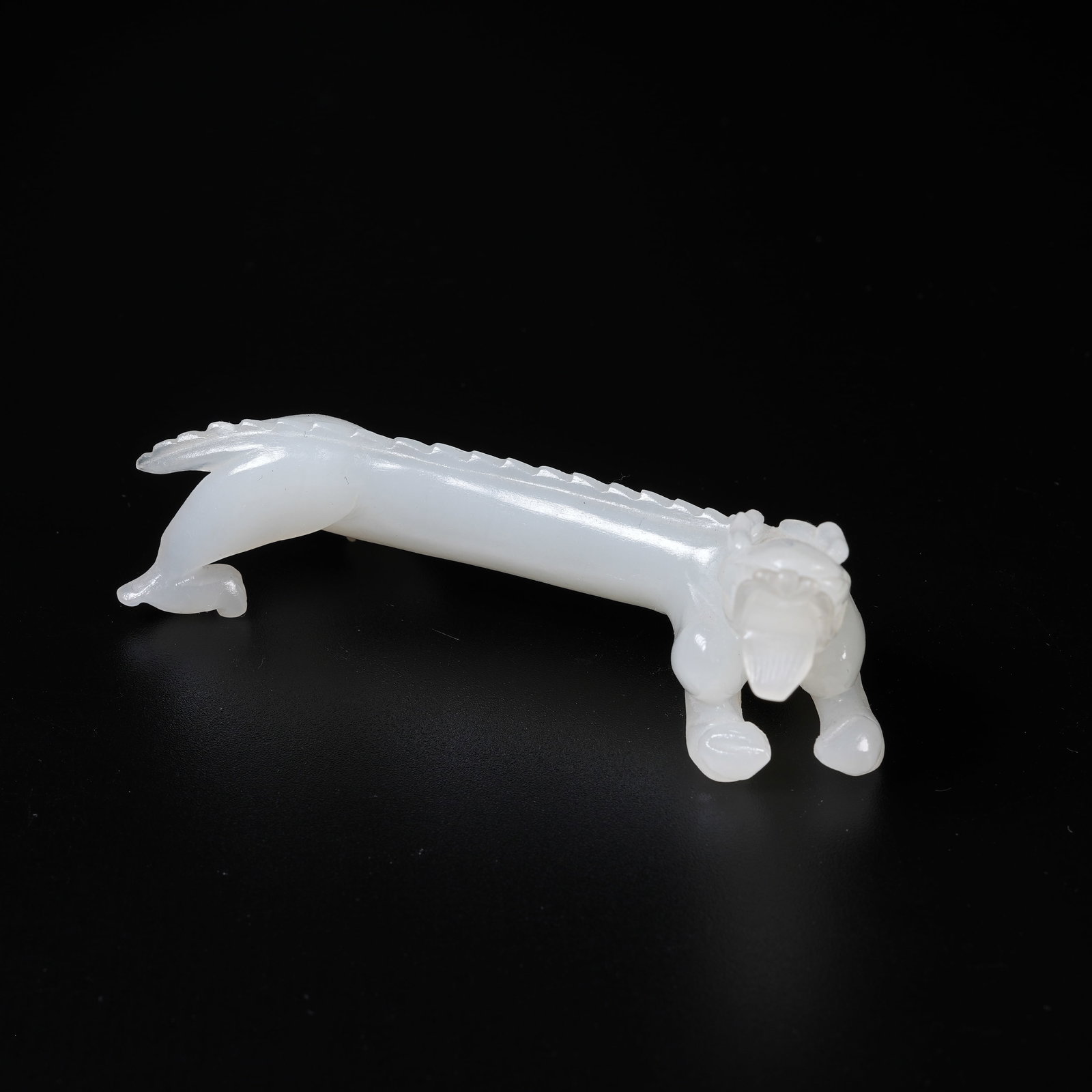A WHITE HETIAN JADE DRAGON ORNAMENT: White Hetian Jade Dragon Ornament