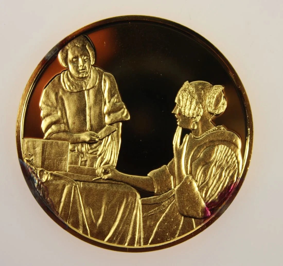 VERMEER 'DAME MET DIENSTBODE' MMEDALLION IN GILT STERLING (925) SILVER, NEAR FDC (1 of 2)