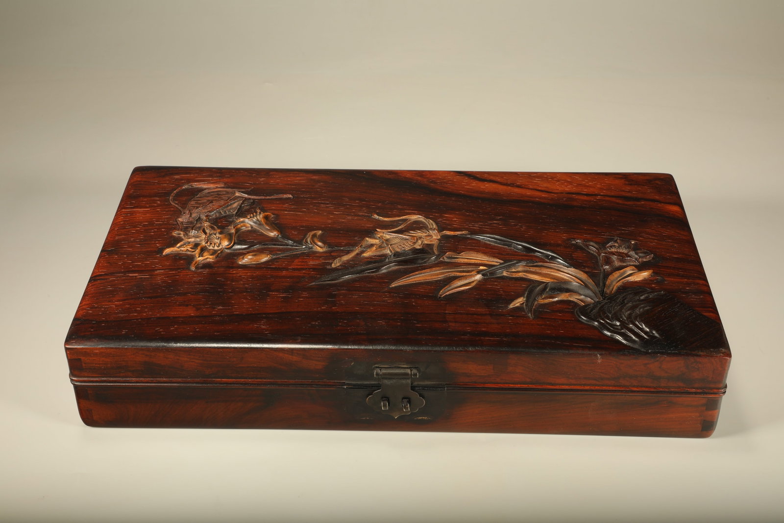 A PADAUK PATCH BOX INLAID WITH RED SANDALWOOD AND BOXWOOD CARVED WITH INSECT FUN SCENES (1 of 7)