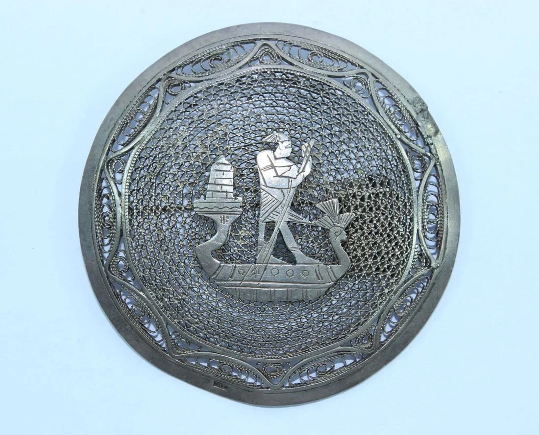 EGYPTIAN-STYLE STERLING (925) SILVER BROOCH (1 of 2)