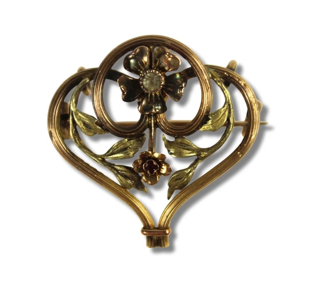 ANTIQUE BROOCH IN 14CT YELLOW GOLD WITH FLORAL DESIGN: Antique Brooch in 14ct Yellow Gold with Floral Design