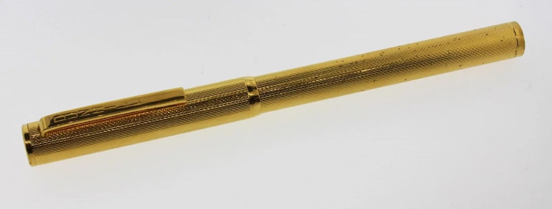 ELEGANT ENGINE-TURNED DUNHILL GOLD-PLATE FOUNTAIN PEN WITH 14CT GOLD NIB (1 of 4)