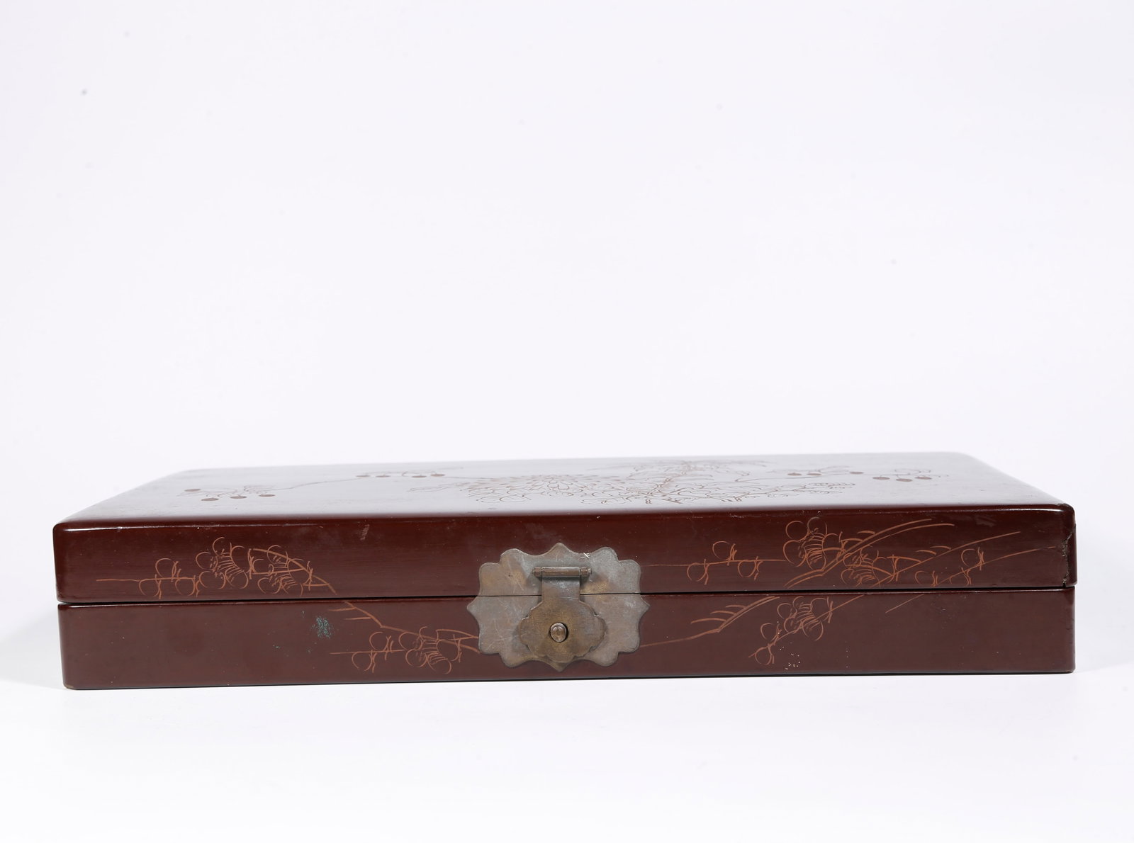 A LACQUER COVERED BOX WITH FLORAL PATTERN - 3