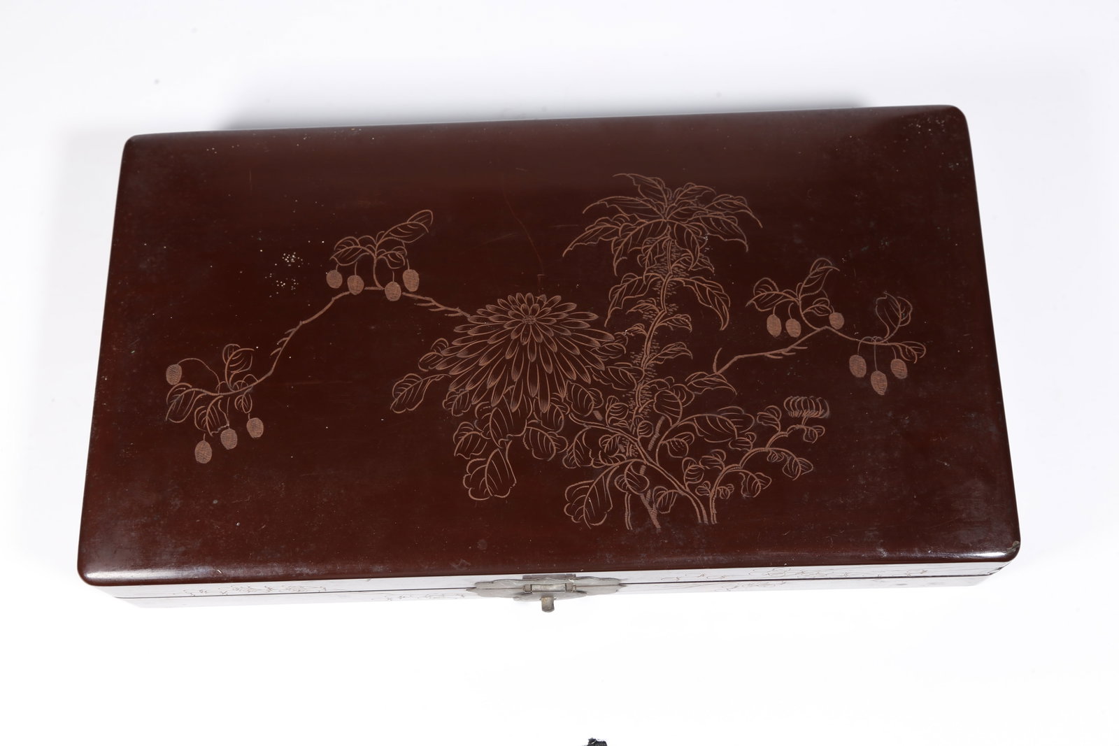 A LACQUER COVERED BOX WITH FLORAL PATTERN - 5
